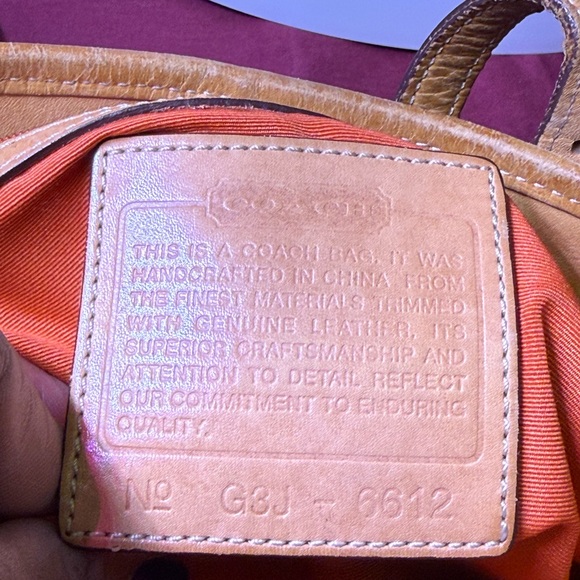 FINAL MARKDOWN Coach City Tote with Signature Logo in Tan and Brown - Picture 2 of 16